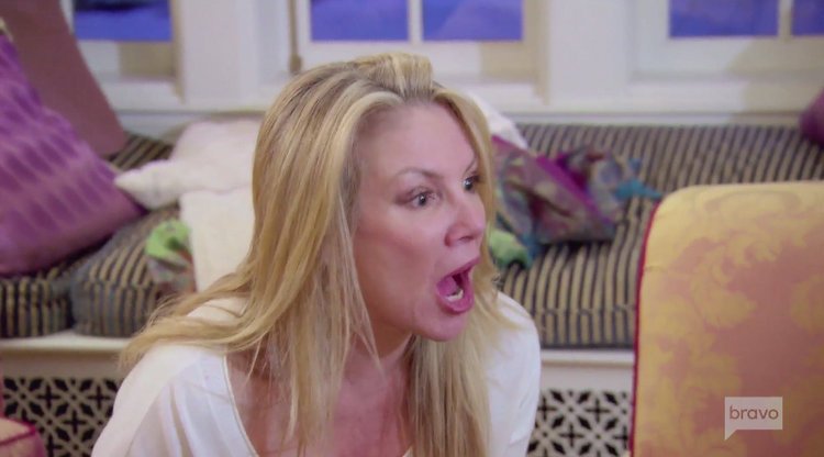 Ramona.Singer.White.Shirt.Couch.RHONY