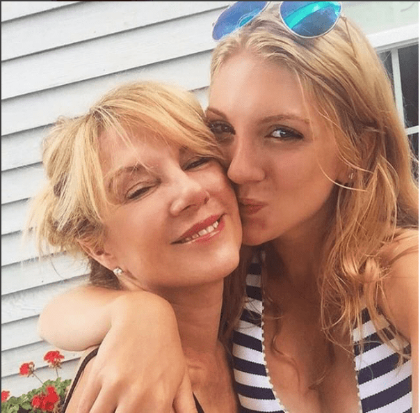 Ramona & Avery Ramona & Avery