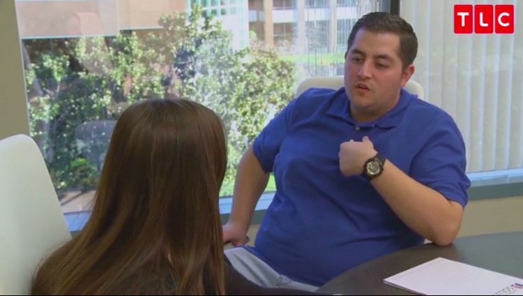 Jorge-Anfisa-Desk-Blue-Shirt-90-Day-Fiance