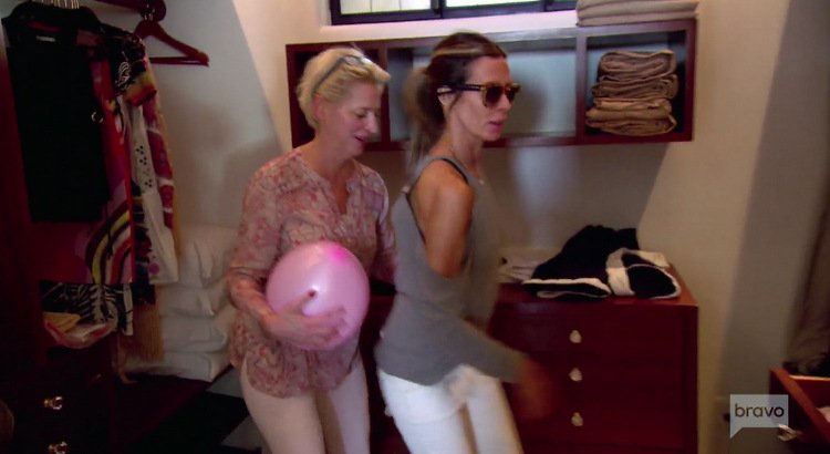 Dorinda-Medley-Carole-Radziwill-Balloon-Game-Mexico-RHONY