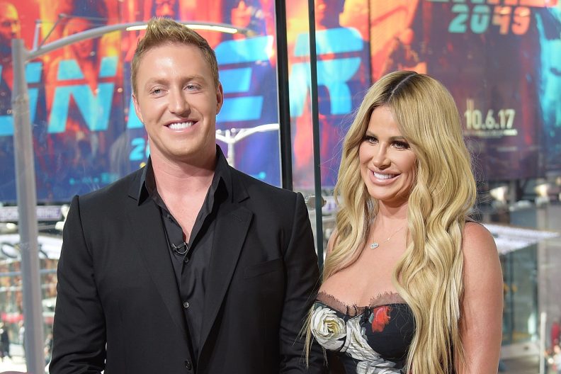 Kim Zolciak Visits "Extra"