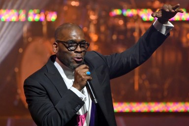 Pastor Jamal Bryant giving a sermon and emoting with his hand in the air