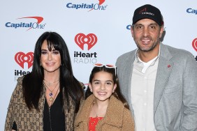 Kyle Richards and Mauricio Umansky reunite to gift daughter a car.