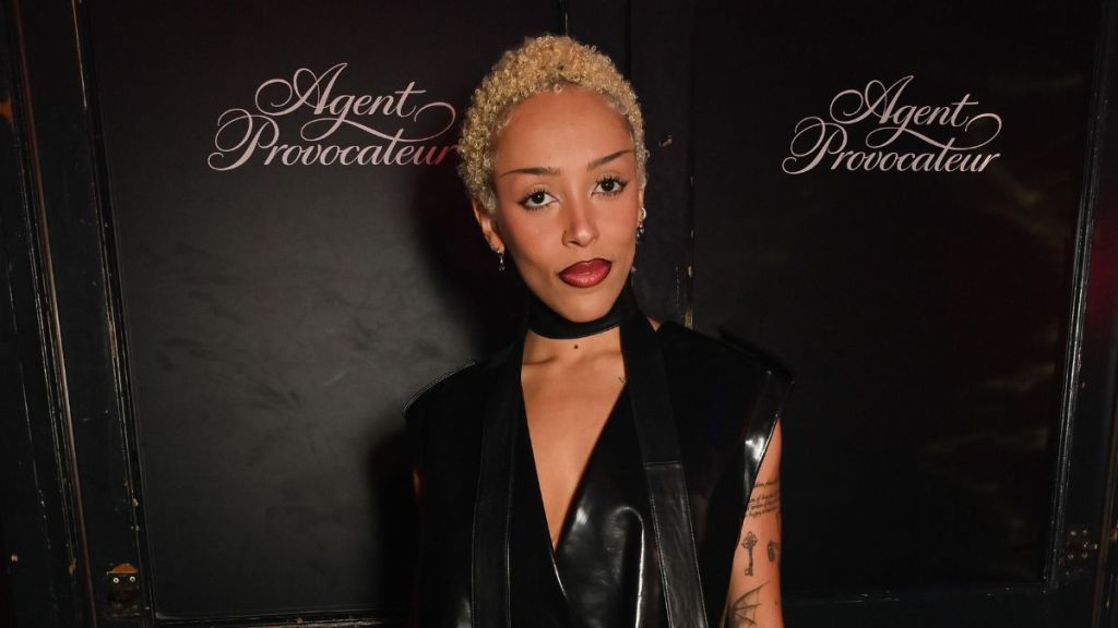 Doja Cat Joseph Quinn Mexico