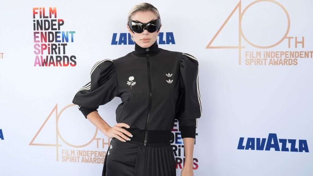 Julia Fox Paris Hilton photos