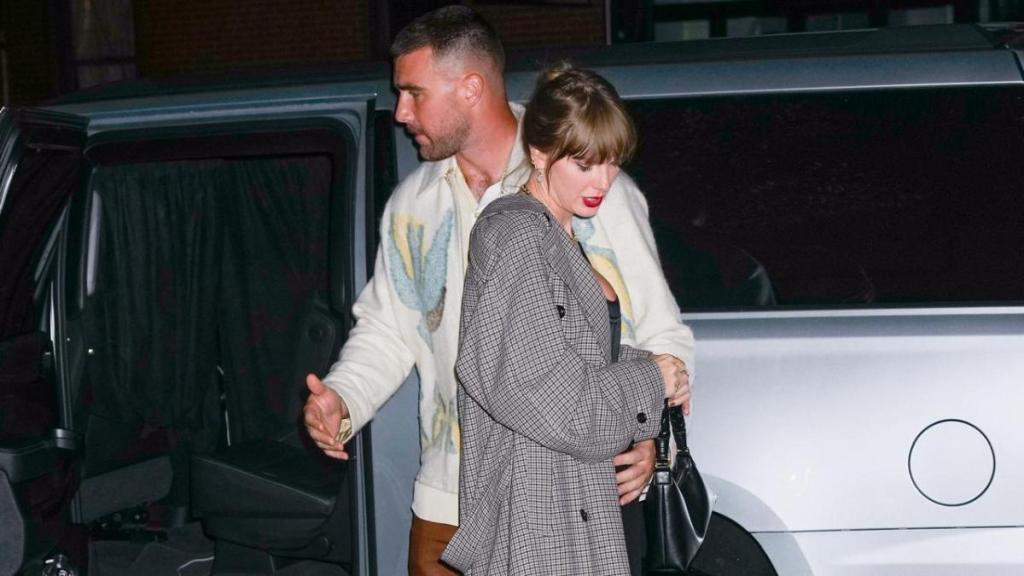 Travis Kelce and Taylor Swift leaving the SNL after party
