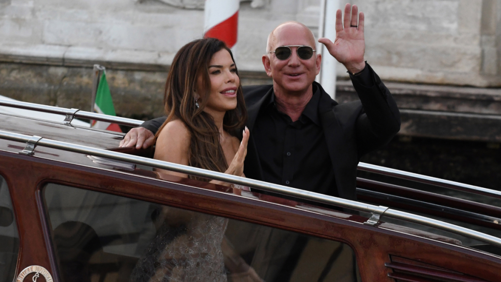Lauren Sanchez Jeff Bezos wedding gift