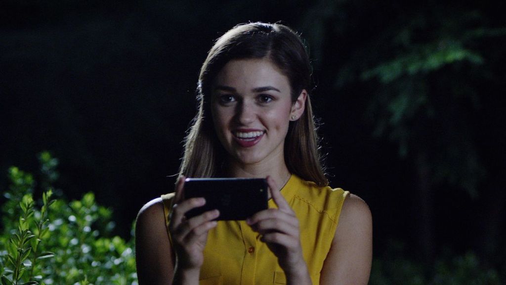 Sadie Robertson Net Worth 2025: How Much Money Does She Make?