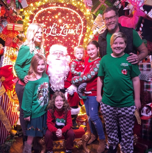 Tori Spelling & Dean McDermott With Their Kids