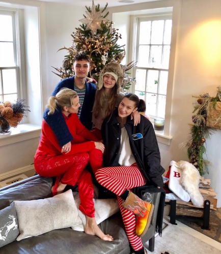 Yolanda, Gigi, Bella, & Anwar Hadid